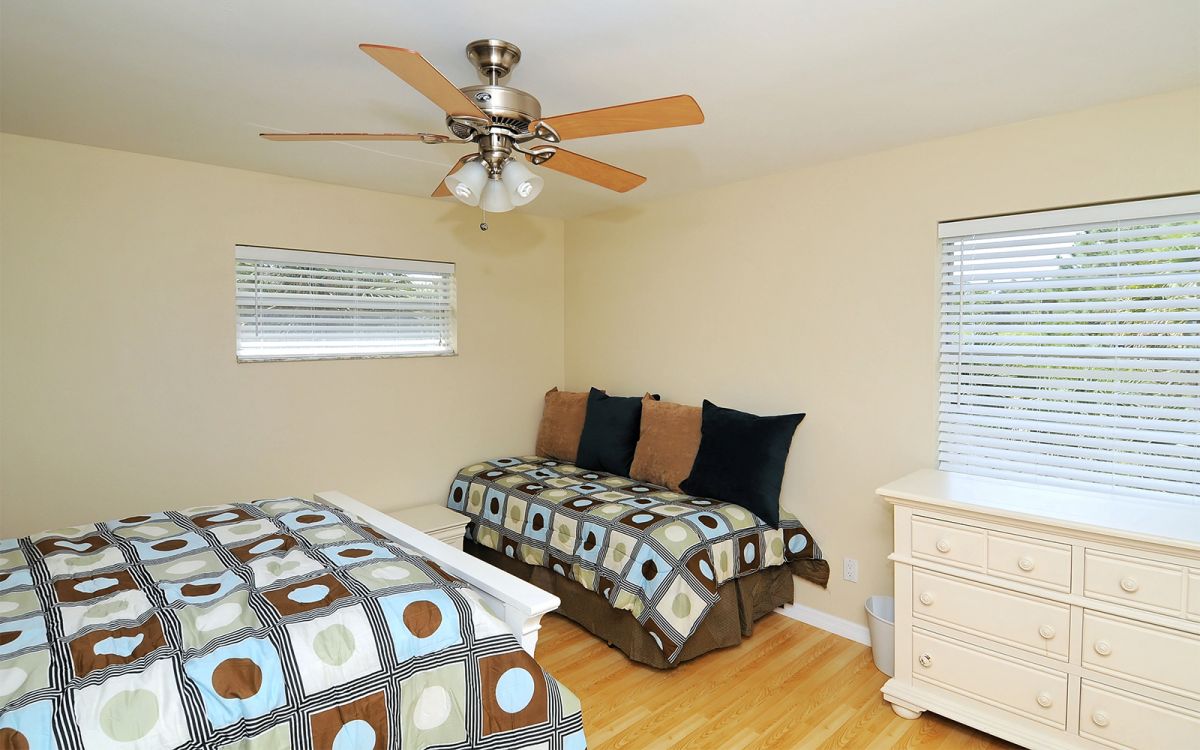 Upstairs Bedroom with Queen Bed and Twin Bed